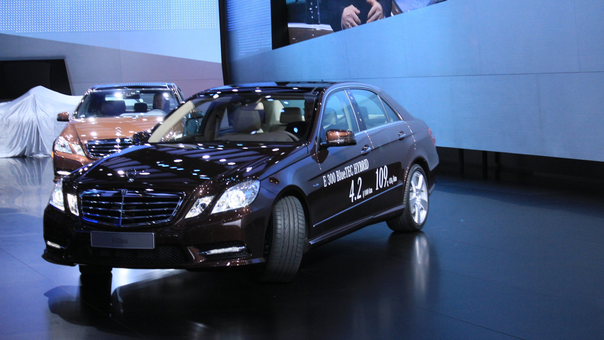 Mercedes-Benz E400 Hybrid and E300 Bluetec Hybrid live photos