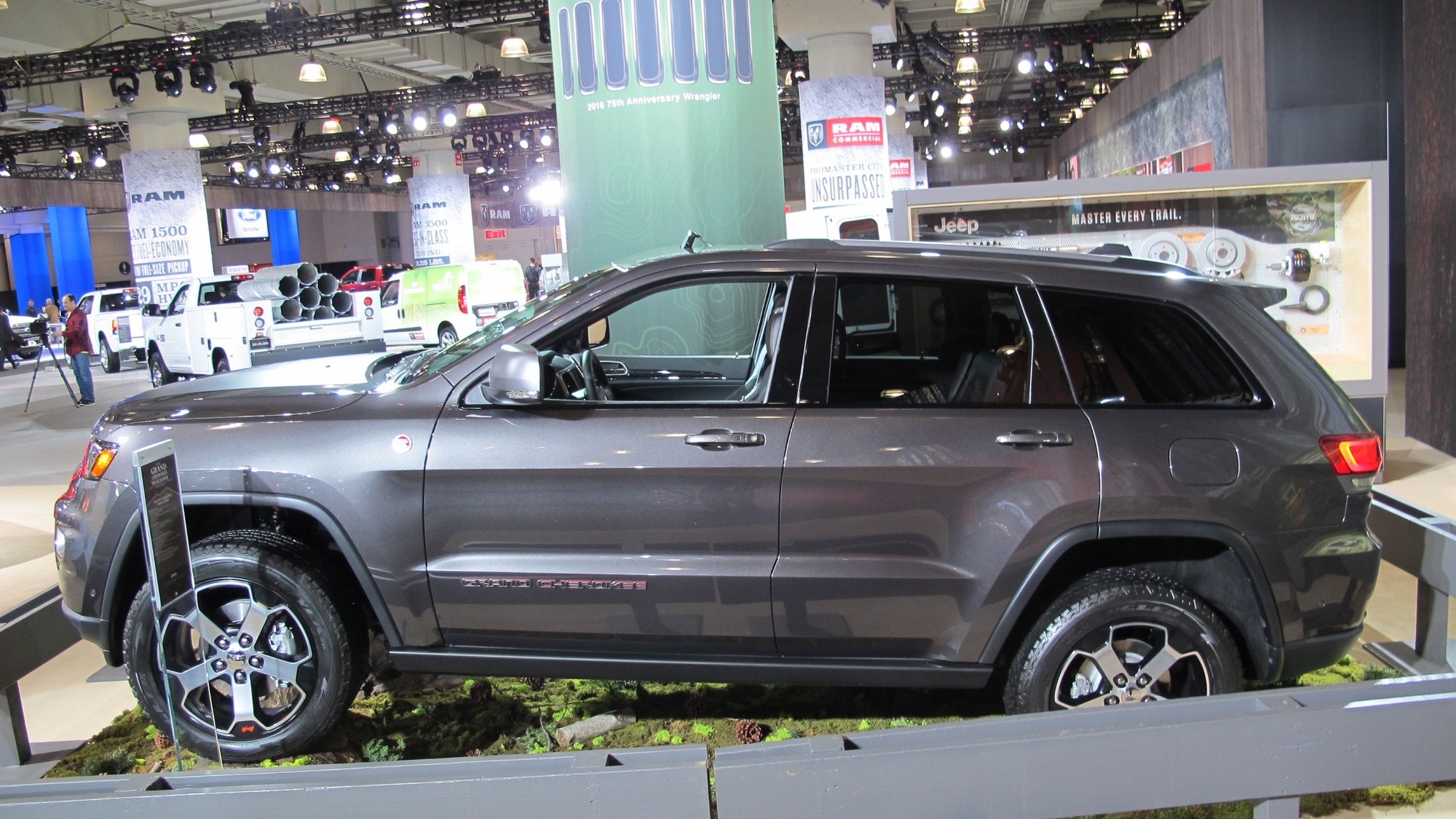 2017 Jeep Grand Cherokee Trailhawk Ready To Go Off Road Live Photos