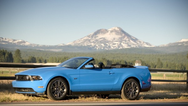 2010-ford-mustang-ups-incentives-to-keep-pace-with-camaro