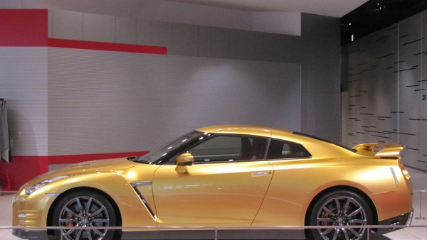 Live Photos Of Usain Bolt’s One-Off Gold Nissan GT-R