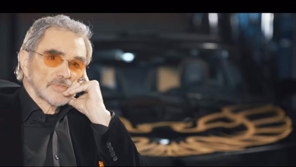 Burt Reynolds introduces the new 'Bandit' Trans Am: Video
