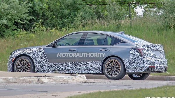 2022 Cadillac CT5-V Blackwing spy shots and video