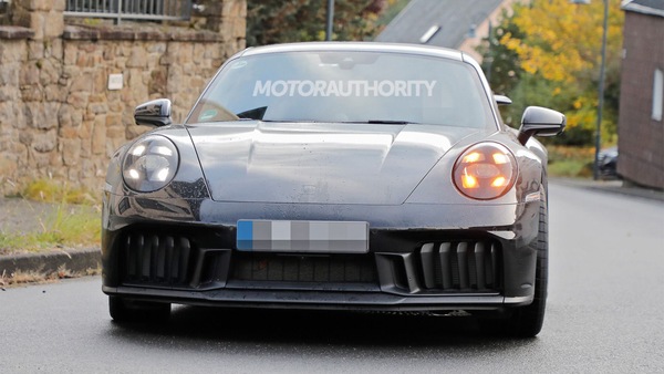 2025 Porsche 911 Spied With Almost Zero Camouflage