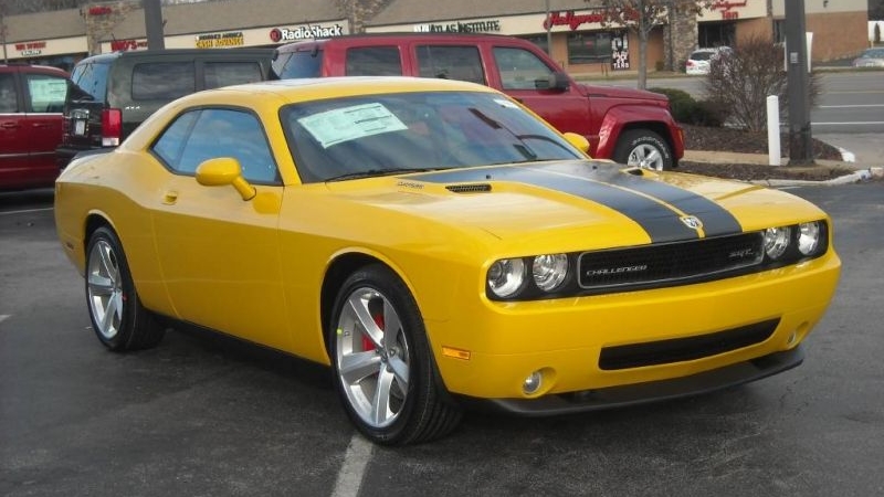 Dodge Challenger Yellow Jacket srt 8