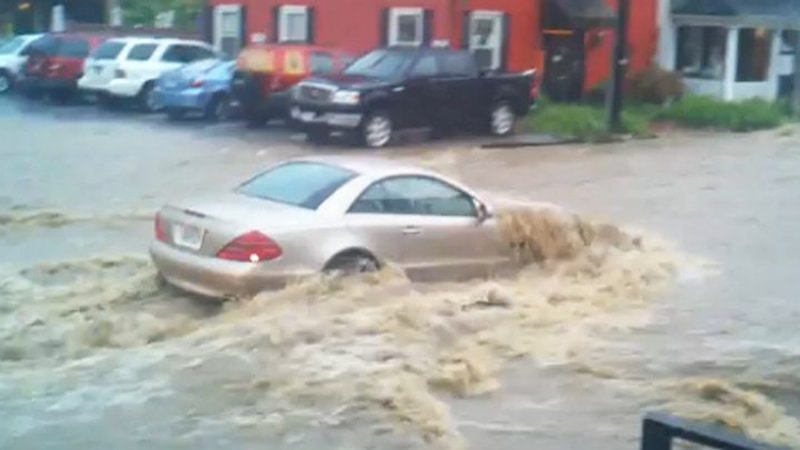 Mercedes-Benz SL-Class stalls in Maryland flash flood