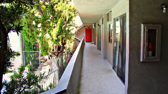 La Croix Apartments - Van Nuys, CA