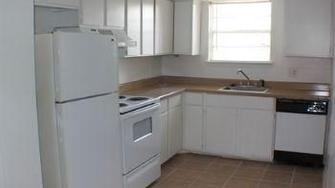 Hampton Court - Baton Rouge, LA