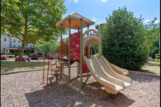 Reserve at Regency Park Review - 3915172 | Centreville, VA Apartments for Rent | ApartmentRatings©