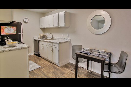 Sundance Apartments - 270 Reviews | Wichita, KS Apartments for Rent