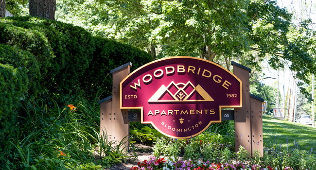 Woodbridge Bloomington Apartments Sign