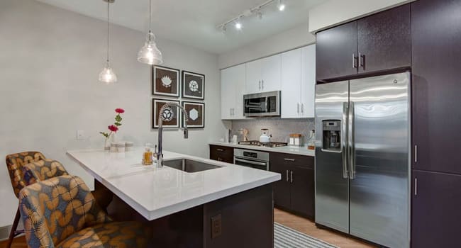 Broadstone Roosevelt Row Apartments 2 Reviews Phoenix Az Apartments For Rent Apartmentratings C