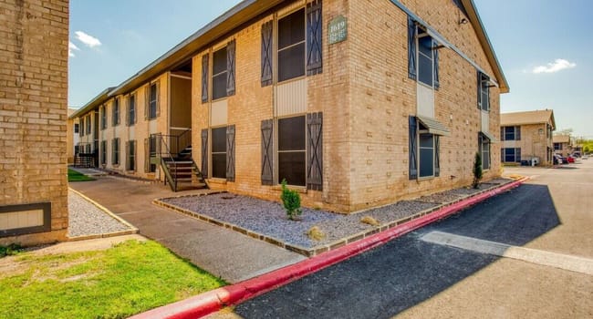 Woodwind Apartments - Arlington TX