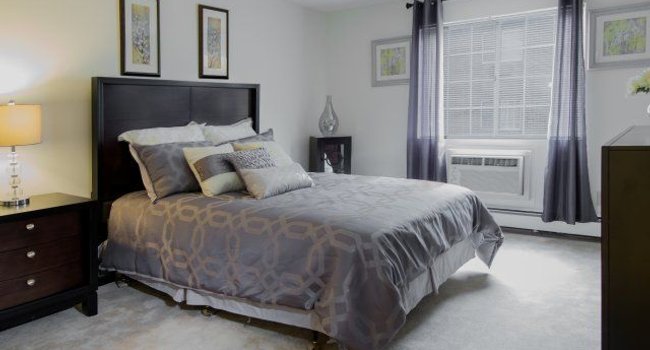 Colonial Village Apartments Reviews - Manchester, NH | 440 River Road ...