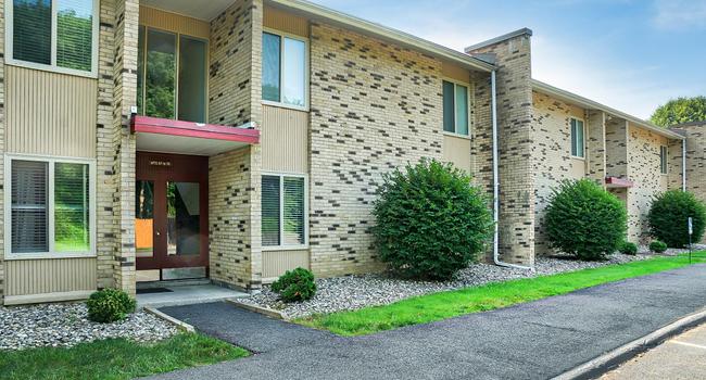 Tall Oaks Reviews - Niskayuna, NY | 2475 Brookshire Drive | 9 Apartment