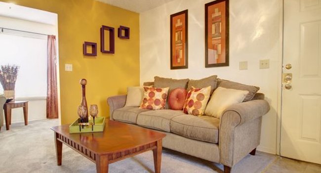 Skyline Place 79 Reviews Dallas Tx Apartments For Rent Image Of Skyline Place In Dallas Tx