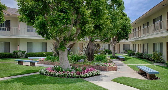 Cambridge Apartments - Huntington Beach CA