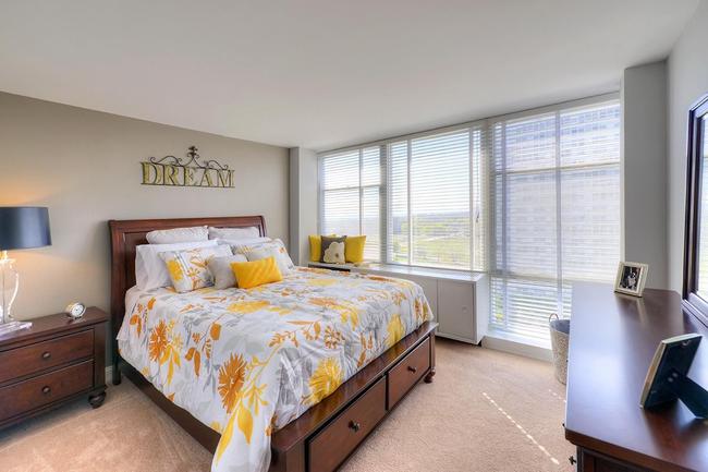 Prairie Shores Apartments - 972 Reviews | Chicago, IL Apartments for