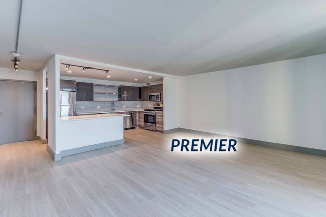 Yorktown Apartments - 125 Reviews | Lombard, IL Apartments for Rent