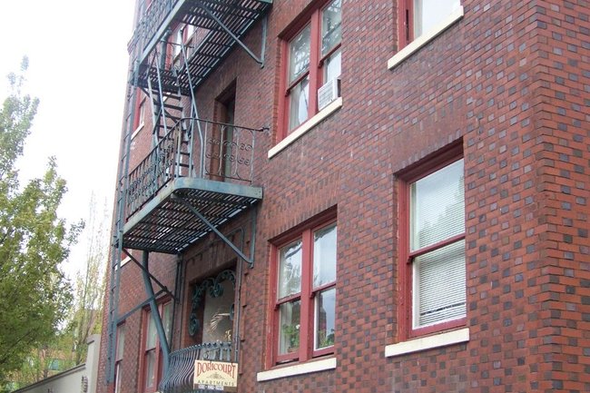 Dori Court 16 Reviews Portland Or Apartments For Rent Resident Photo Of Dori Court In Portland Or
