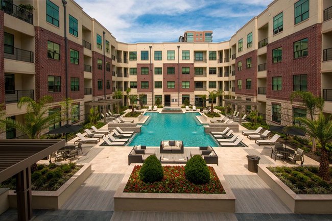 The Millennium High Street 46 Reviews Houston Tx Apartments For Manager Uploaded Photo Of The Millennium High Street In Houston Tx